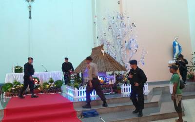 Sambut Natal Polsek Bintan Utara Sterilisasi Gereja 